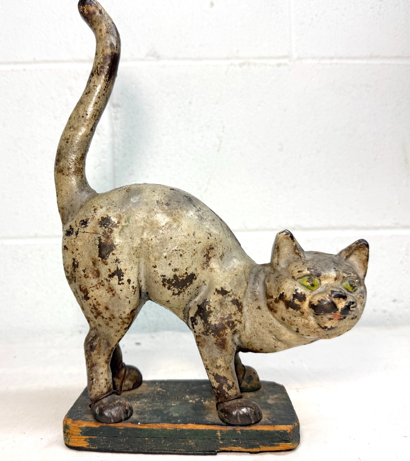 Rare antique 1920's Hubley Manufacturing Company heavy cast iron cat doorstop