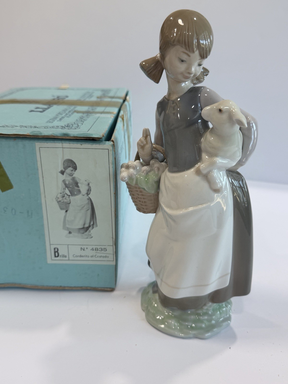 Lladro model 4835, Corderito al Costado (Girl with Lamb / Lamb at the Side).