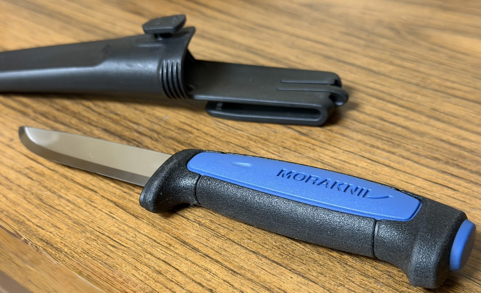 New Morakniv Basic 546 Knife Blue/Black 3.5” Stainless Steel Blade & Sheath