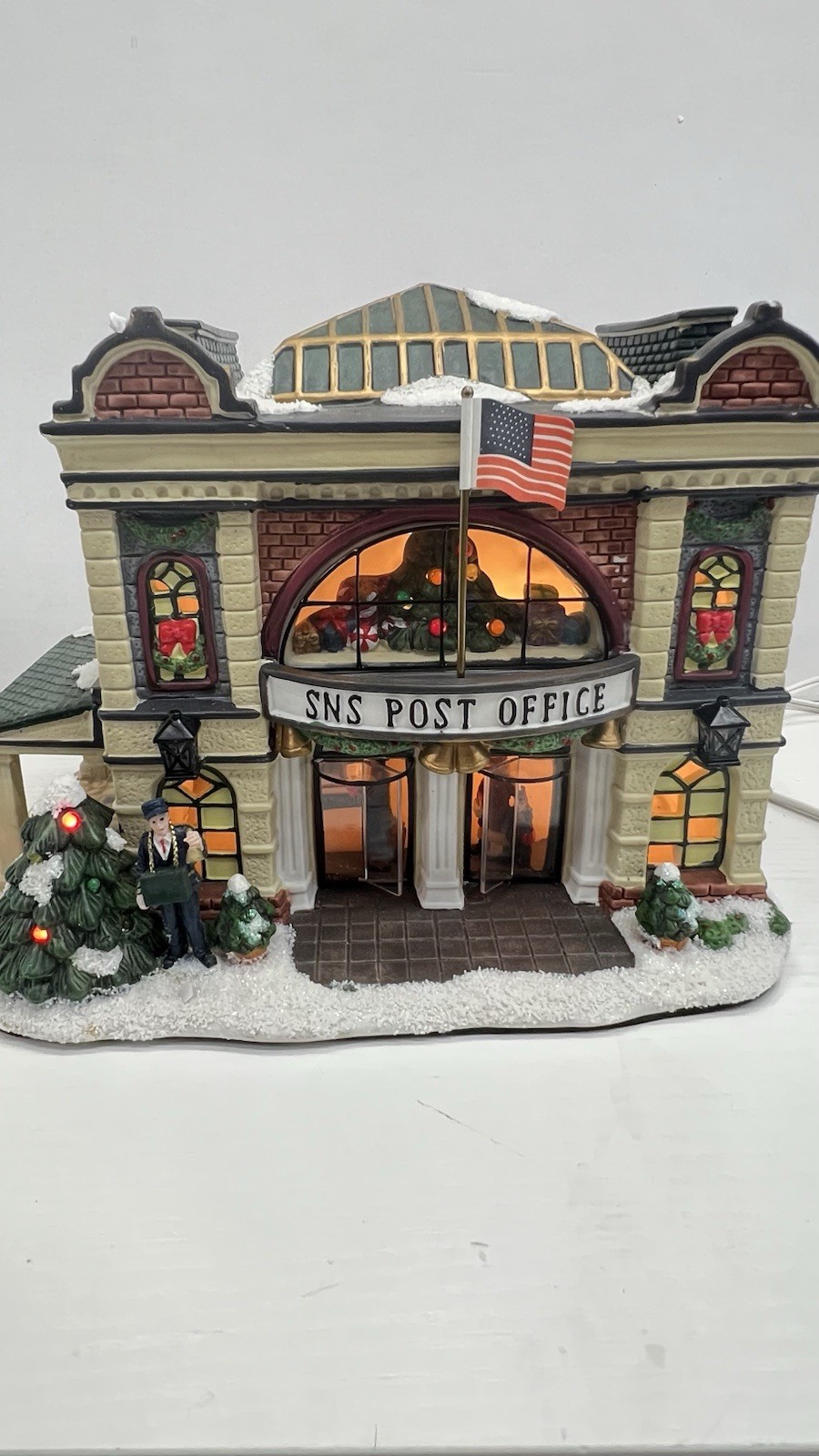 St. Nicholas Square Village “Post Office” Retired 2005 Flashing Tree Excellent