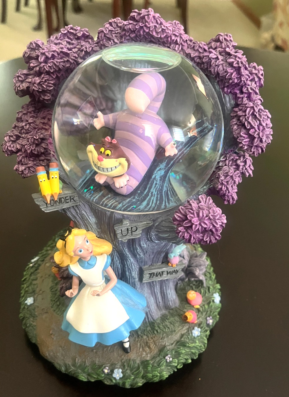 WALT DISNEY ALICE IN WONDERLAND LIGHT UP CHESIRE CAT SMILE SNOWGLOBE NO BOX RARE