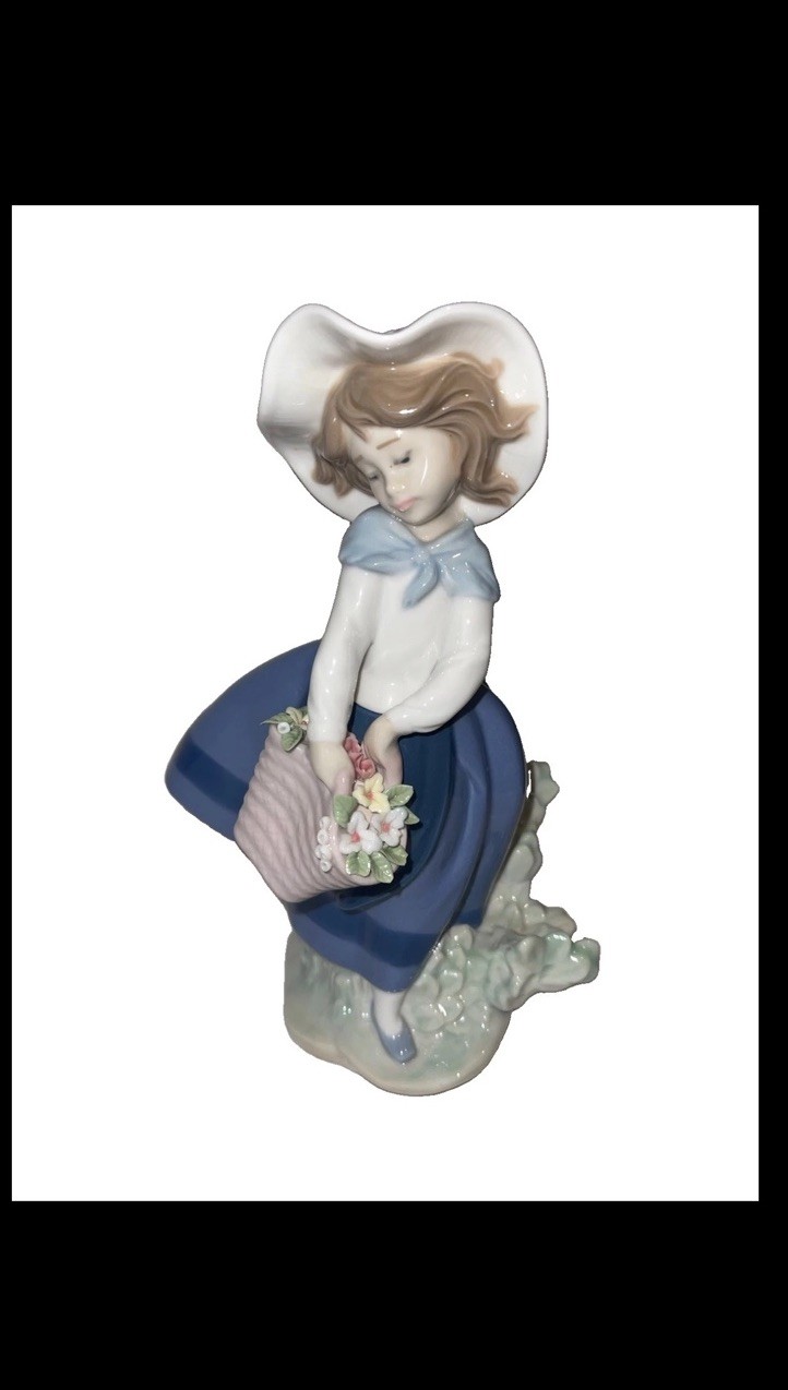 Lladro  Pretty Pickings Girl With Basket of Flowers 7