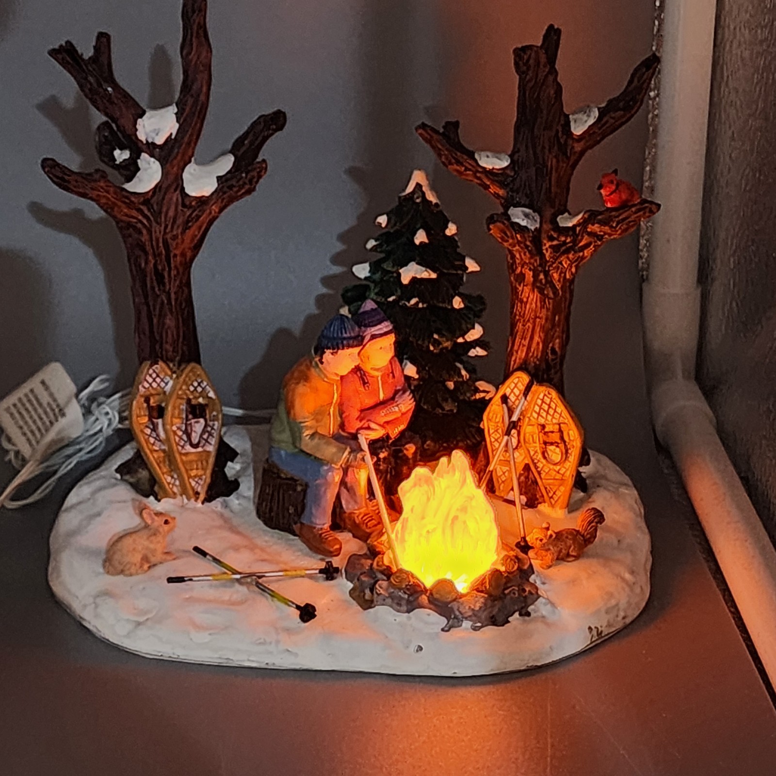 Lemax Staying Warm #04224 Lighted Campfire Christmas Village 2010 Tested