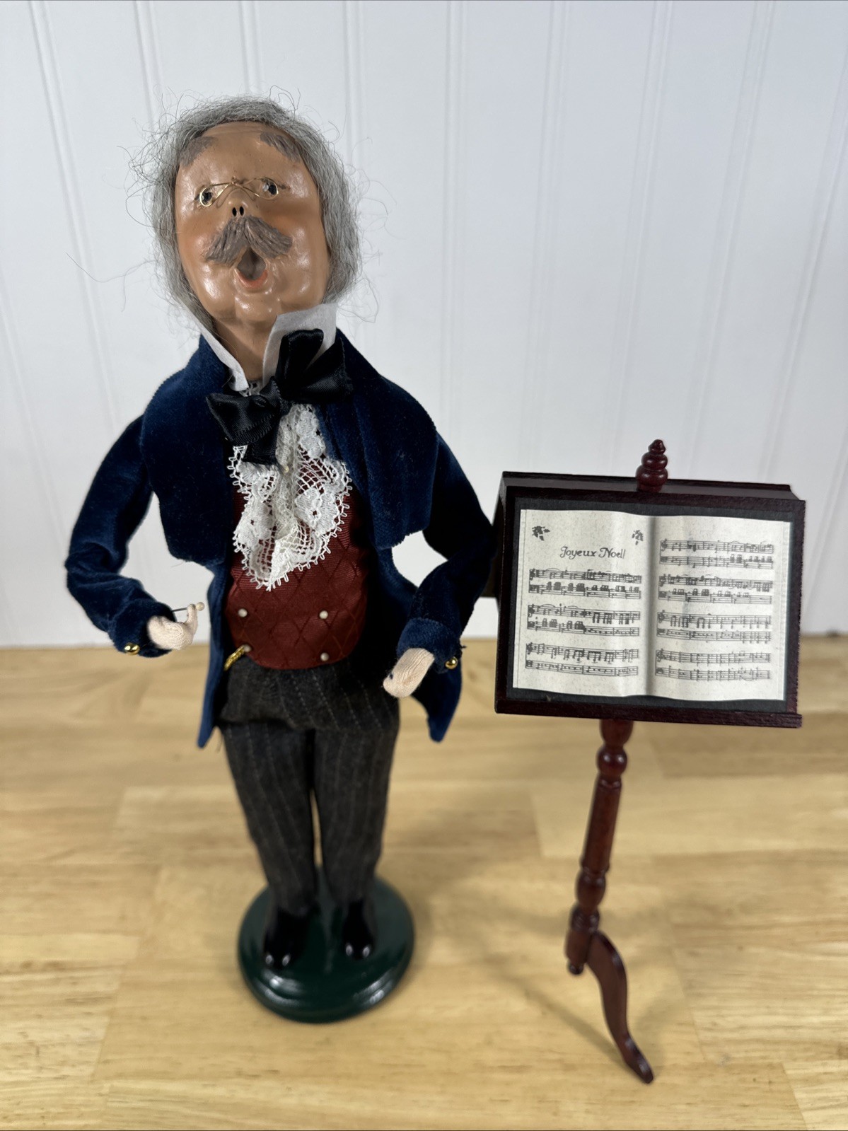 Byers Choice Carolers 2004 Charming Music Conductor with Sheet Stand