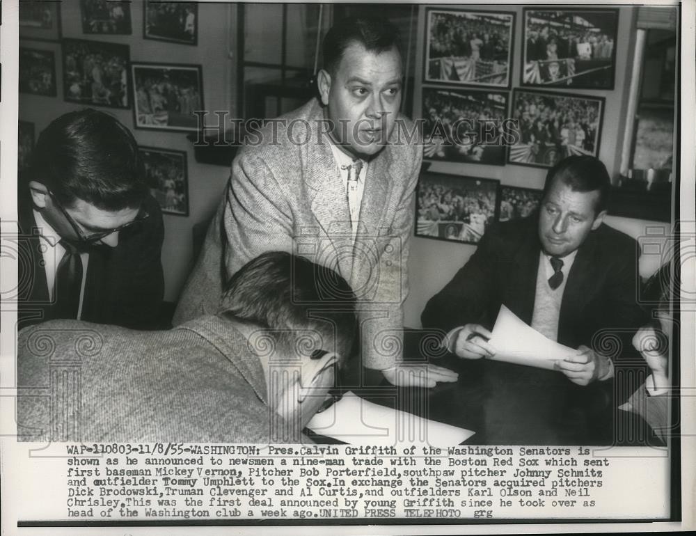 1955 Press Photo Calvin Griffith President Senators News Conference Washington