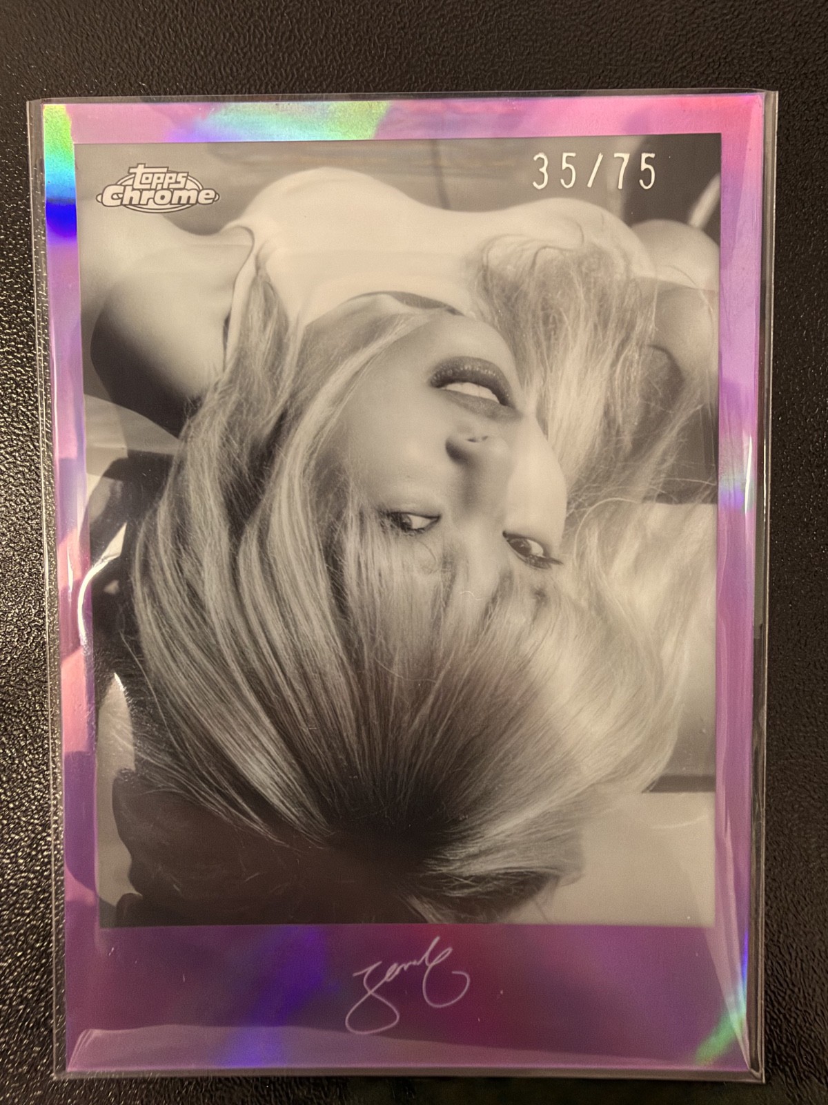 2026 Topps Chrome x JENNIE MM5 Monochrome Mementos Purple Refractor /75 35/75