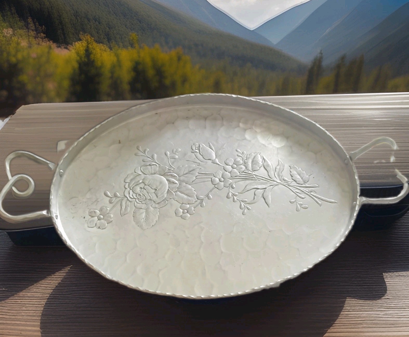 VINTAGE FANCY HAND FORGED HAMMERED ALUMINUM SERVING TRAY (Everlasting Metal)