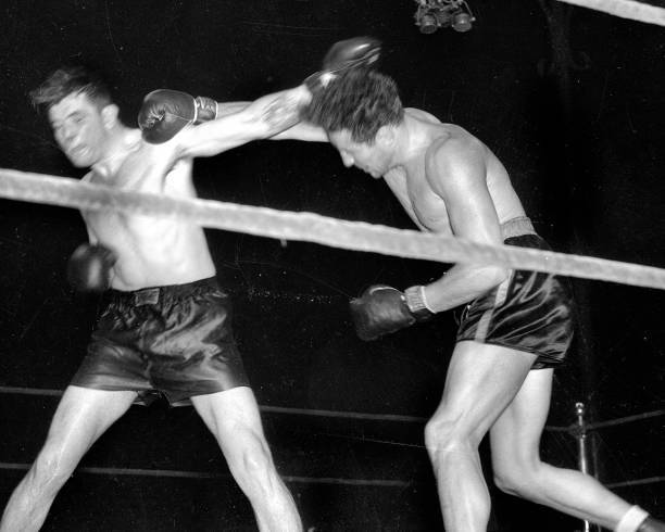 Jimmy Braddock left got nearly in the way of Max Baer s right No h .. Old Photo