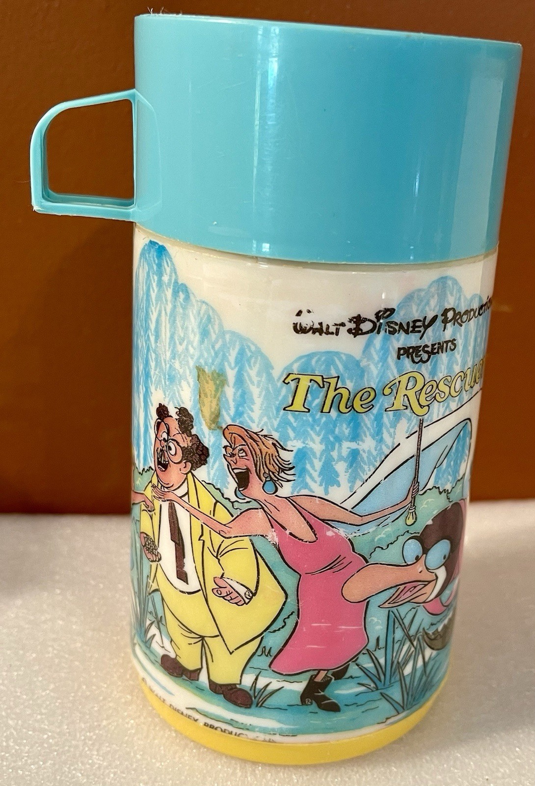 VINTAGE 1977 WALT DISNEY\'S THE RESCUERS THERMOS & CUP