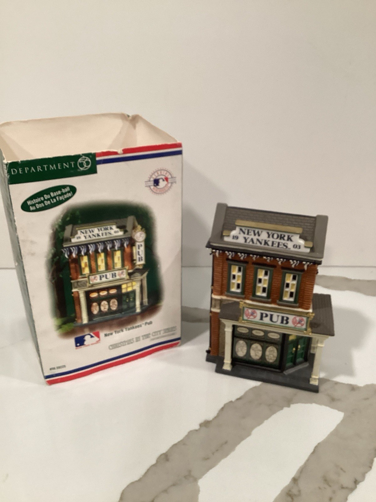 2004 Dept. 56 Christmas in the City Series NY Yankees Pub Porcelain Building