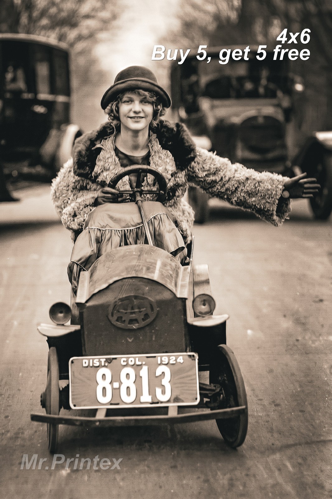 1920s Flapper Woman 💙 Vintage Car - 4x6 Photo - Roaring Twenties Icon