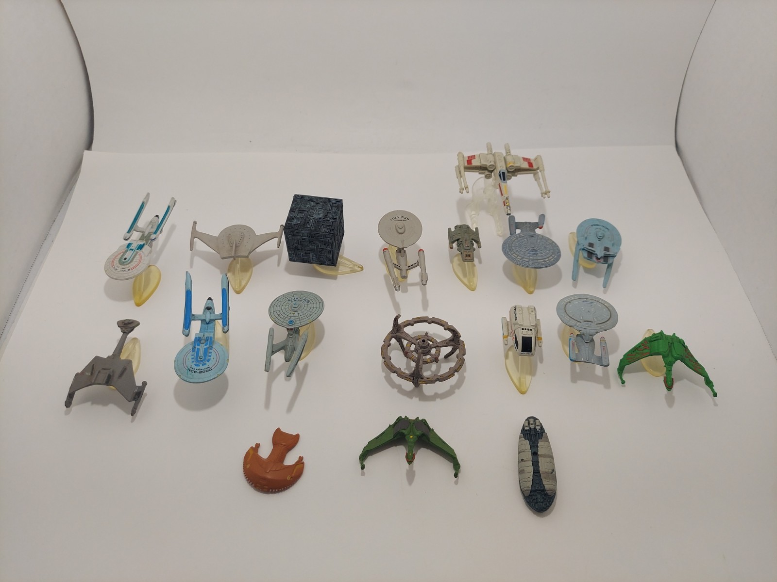 Star Trek Micro Machines Ship Miniatures Lot of 14 With Bases 4 No Bases Vtg
