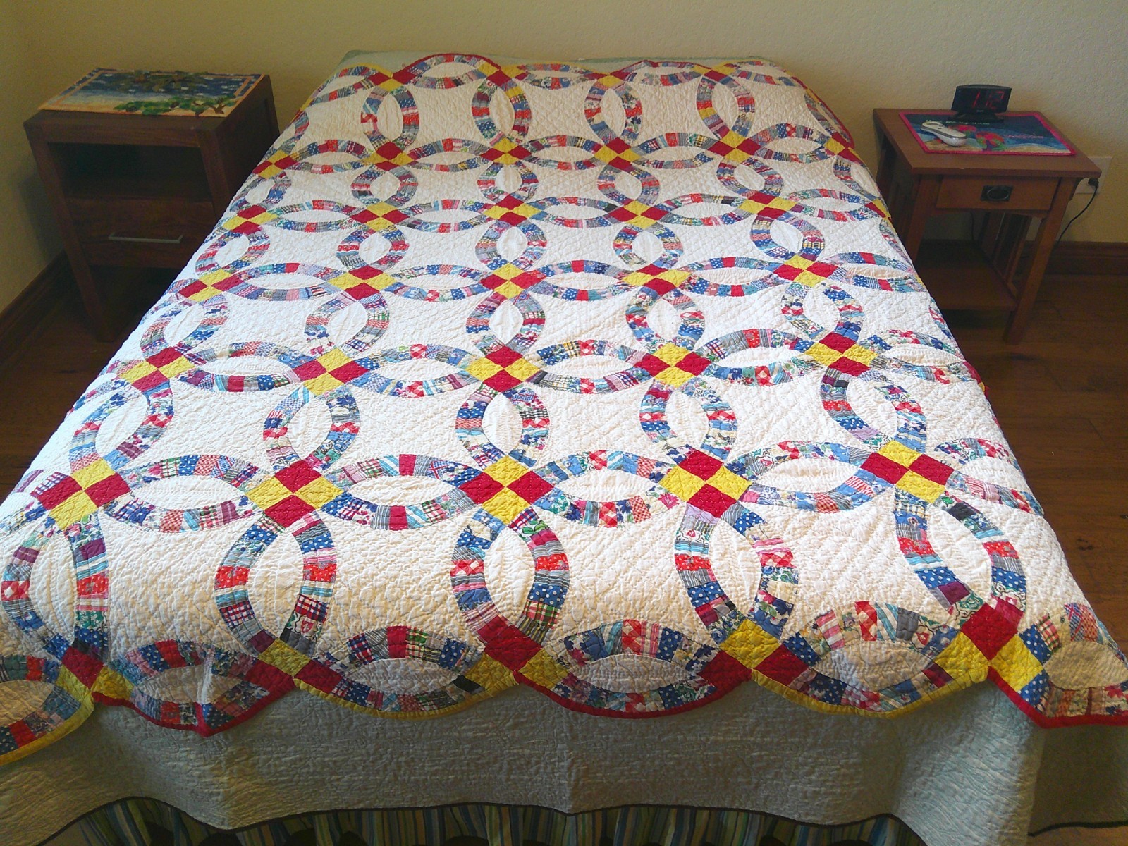 1930's Antique Feedsack Double Wedding Ring Quilt Hand Pieced Scalloped 73 X 84