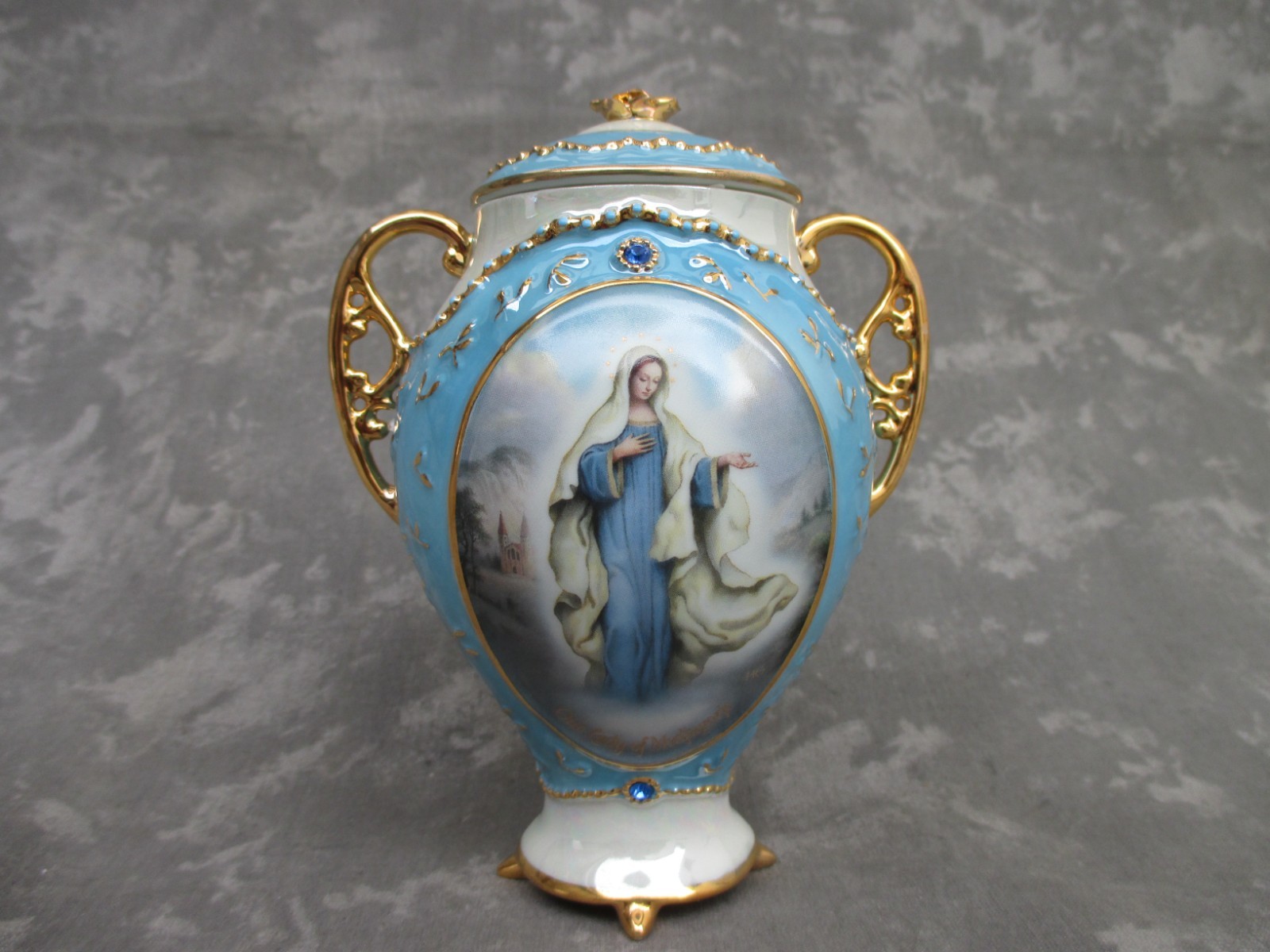 Ardleigh Elliott Visions of Mary Porcelain Music Box - Ave Marie de Lourde