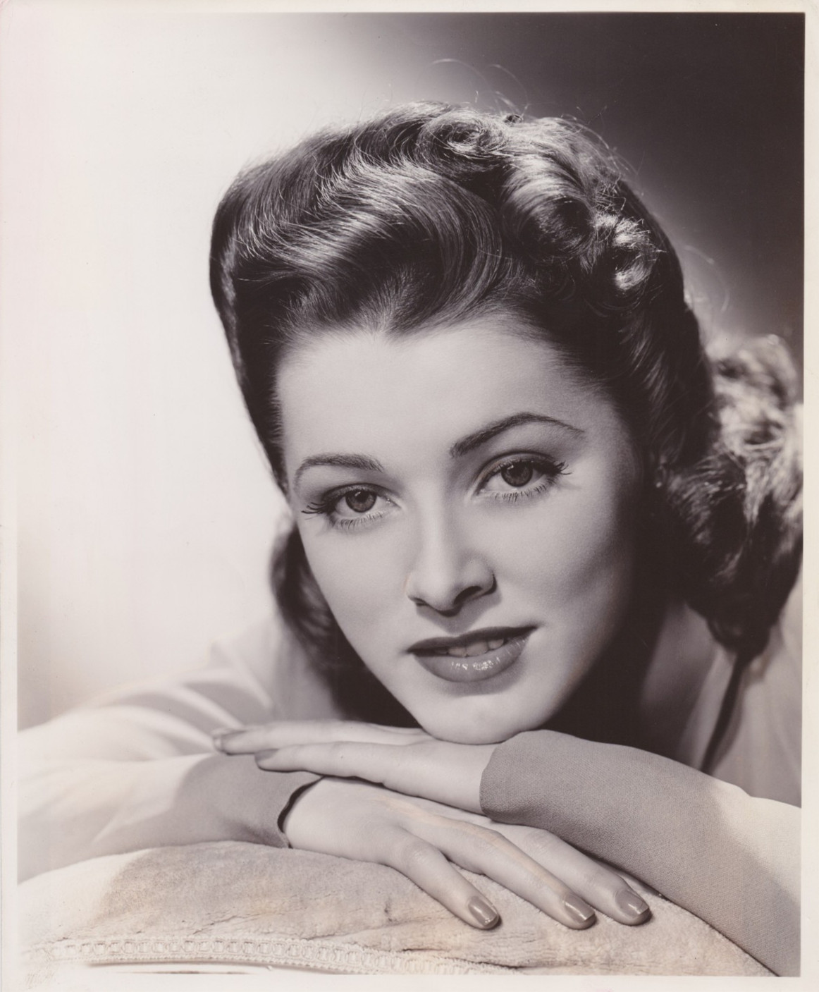 1943 Press Photo Actress Eleanor Parker taken by Bert Six in 