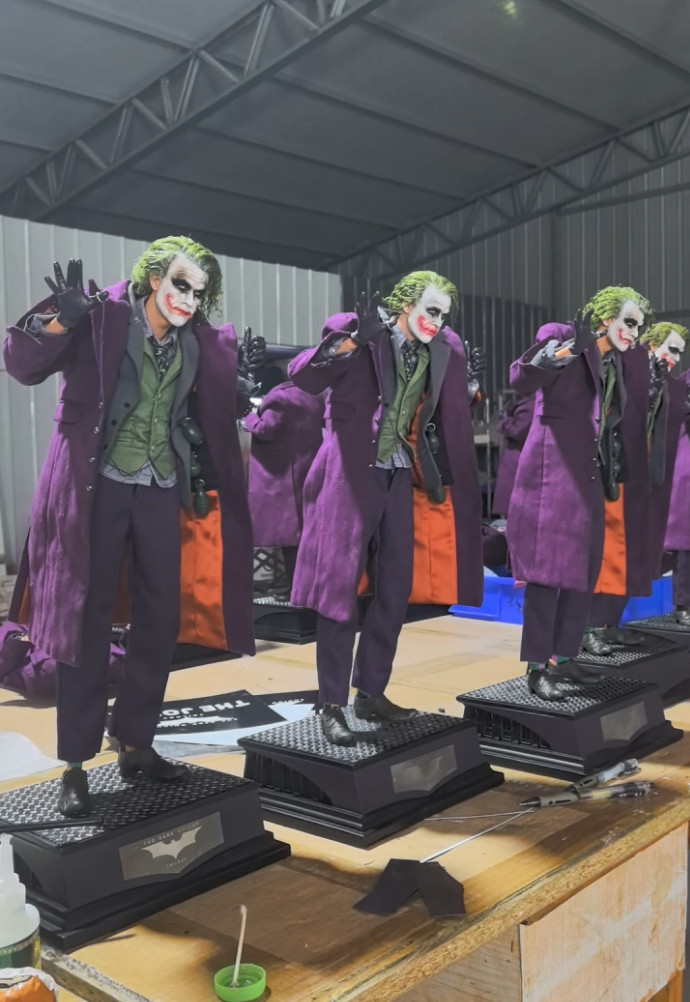 1/4 Heath Ledger Joker Resin Statue Rooted Hair Version Collectible Model Gift