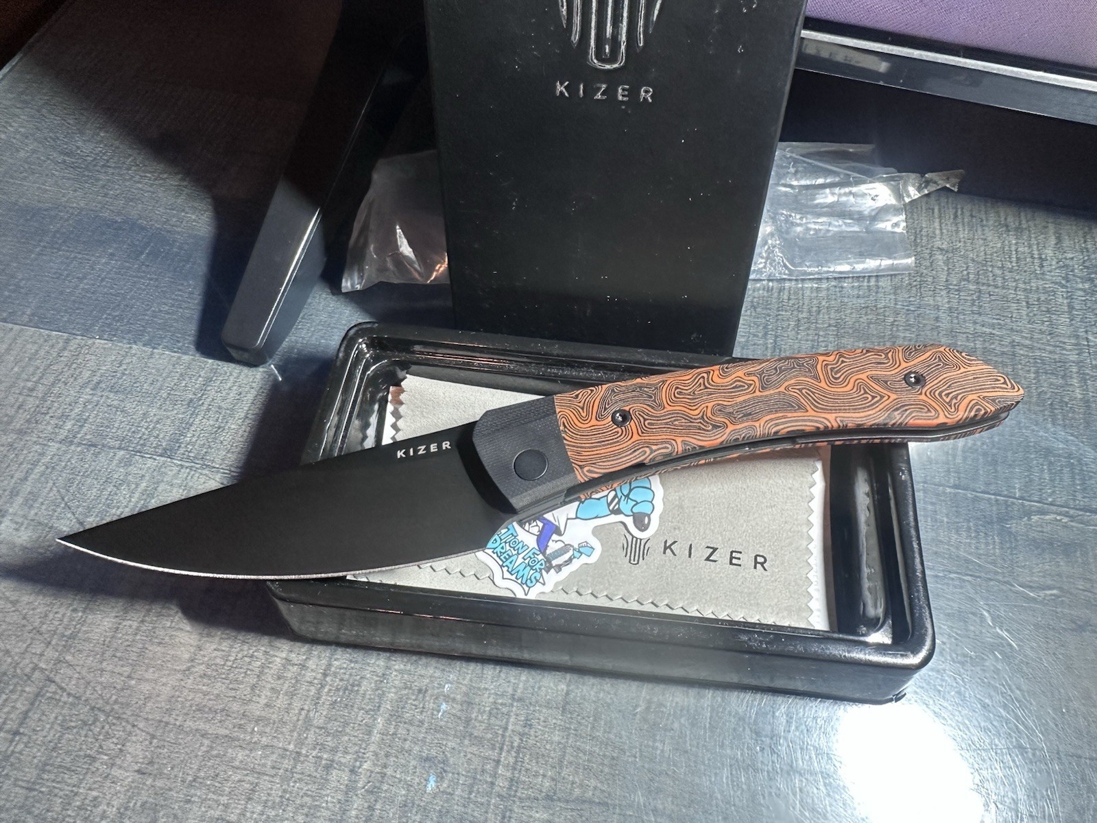 Kizer Momo XL V4663M2 Stainless Drop Point Manual Liner Lock Black And Orange