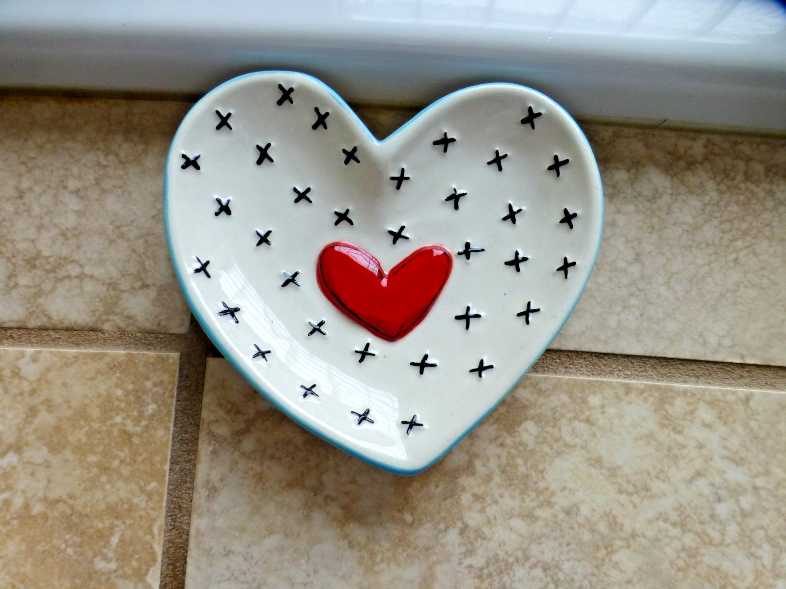 DEMDACO Tracy Pesche HEARTFUL HOME Ceramic Heart Small Trinket ~ Mini Soap Bars