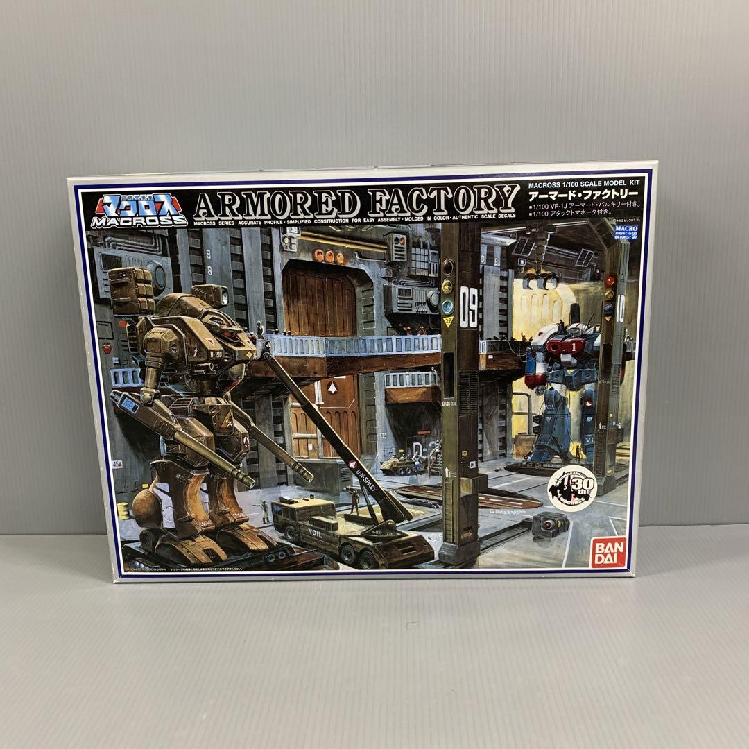 ARMORED FACTORY MACROSS 30th Anniversary 1/100 Diorama Kit Bandai