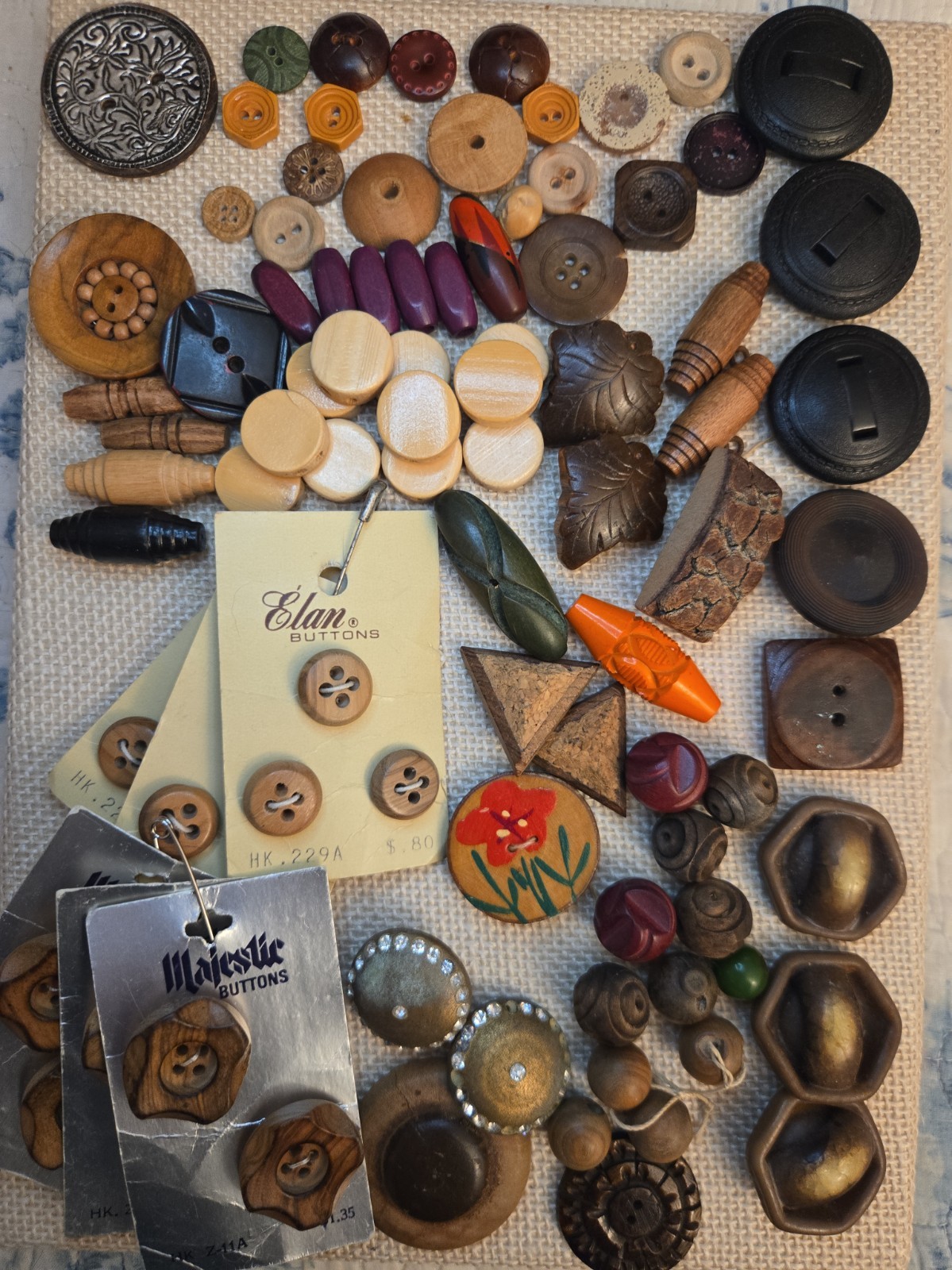Vtg Estate Wood Buttons Lot, Carved Leaf, Novelty Toggles, Tree Bark, 6 Cards