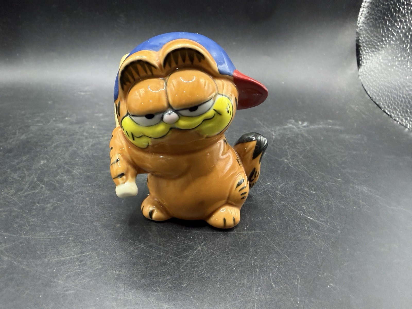 Vintage Garfield Baseball Player Ceramic Figurine Bat Cap Enesco 1980s 3