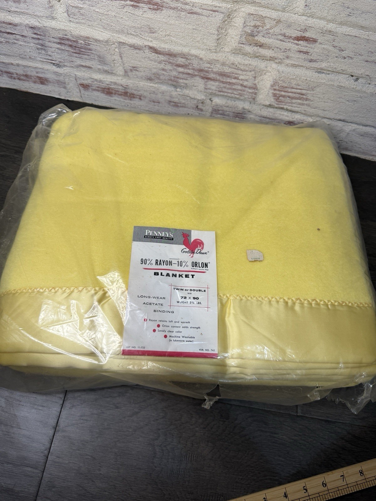 Vintage Penney's Golden Dawn Yellow Rayon Orlon Blanket Satin Trim Twin 72 x 90
