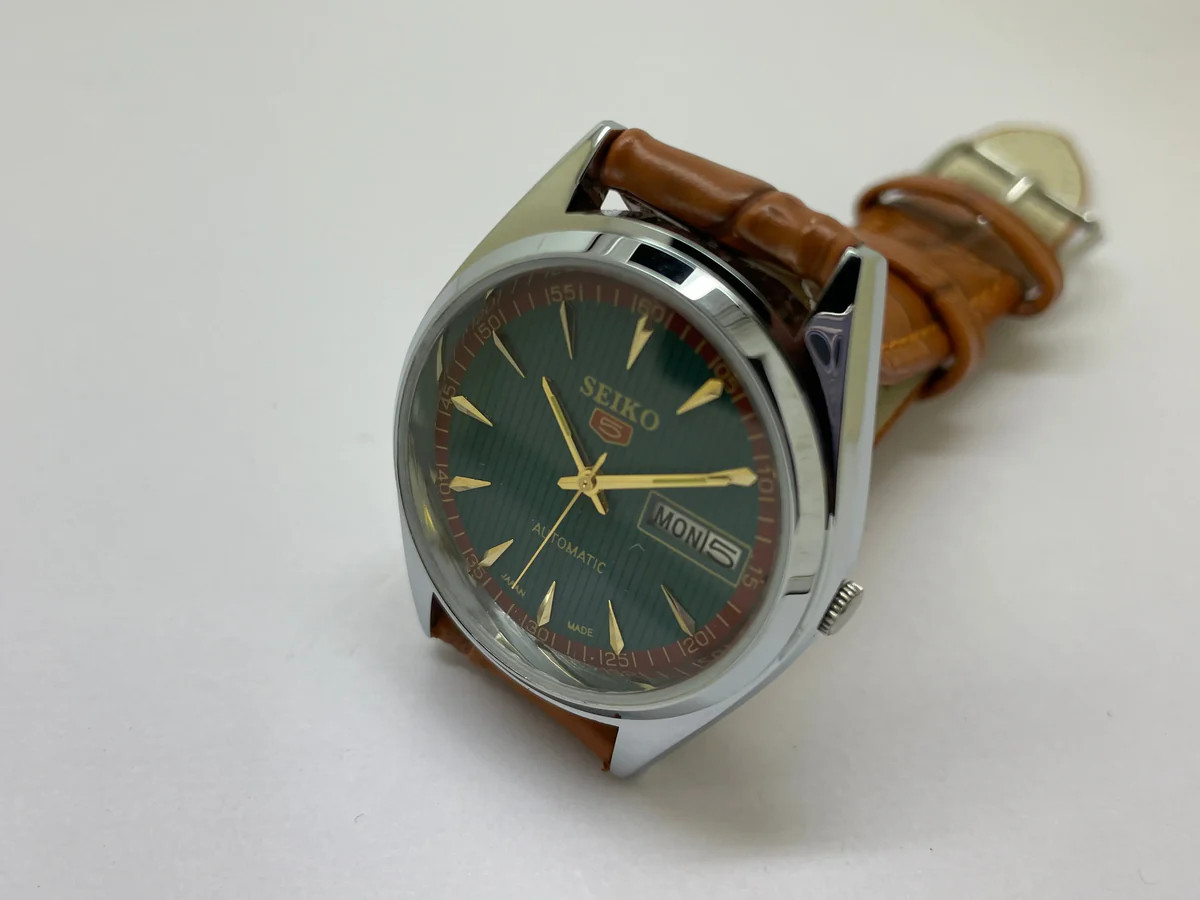Seiko 5 vintage watch Japan made automatic Green Dial, Day Date, 21 Jewels