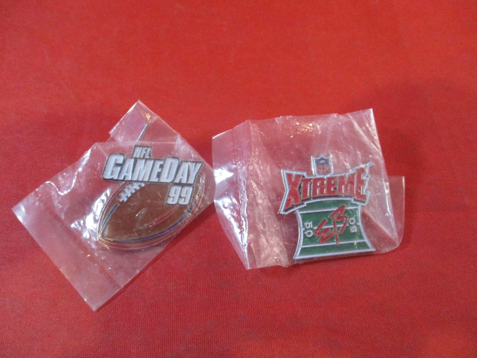 NFL Xtreme EB Games & NFL GameDay 99 E3 1998 Promo Pin Button Pinback *NEW*