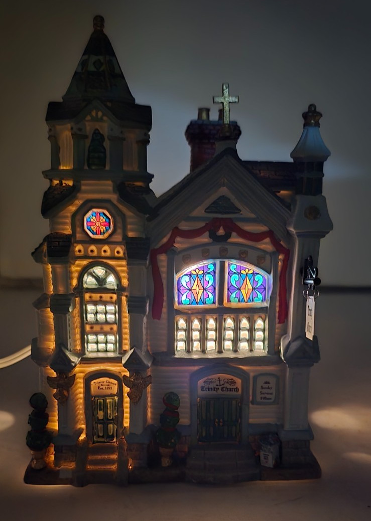 Vintage Lemax Coventry Cove Trinity Church Christmas Village Lighted Chapel