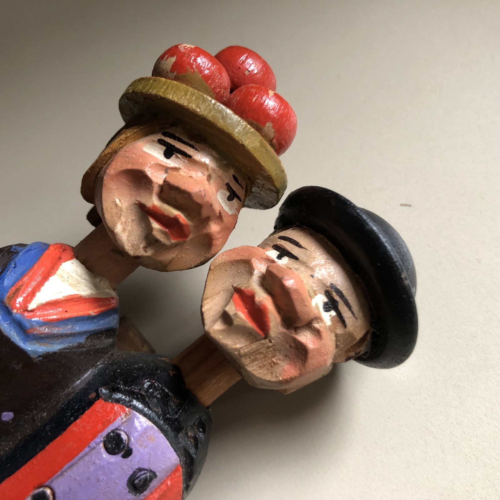 ANRI Style Hand Carved Painted Kinetic Kissing Couple Wood Bottle Stopper Italy