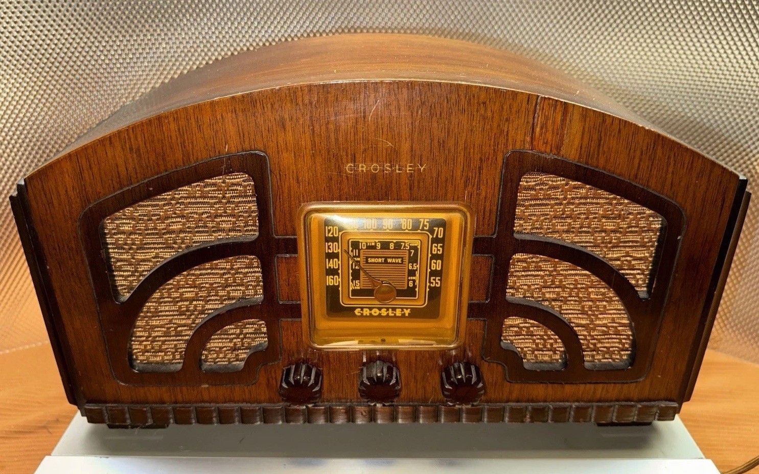 VINTAGE ANTIQUE CROSLEY OF CANADA CATHEDRAL STYLE RADIO,RESTORED,WORKS