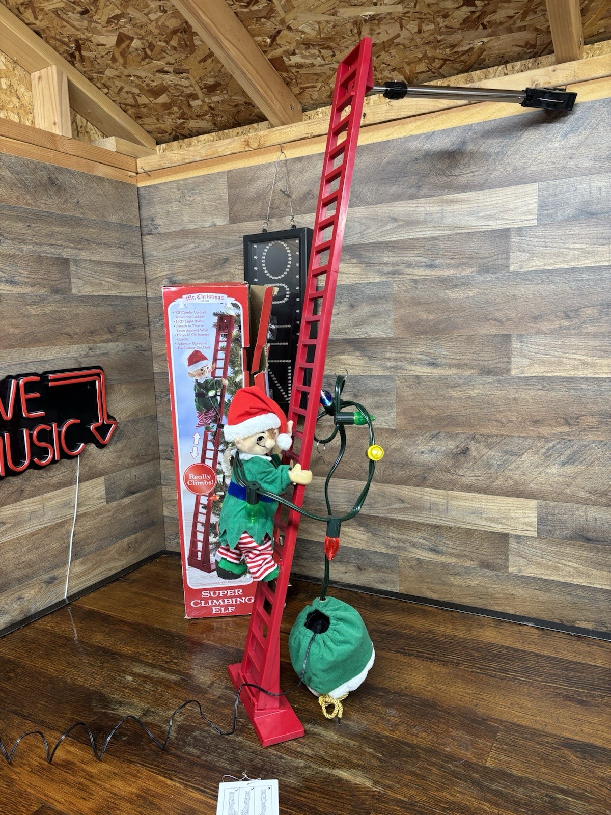 Mr. Christmas Super Climbing ELF Lights & Music Plays 15 Carols 43
