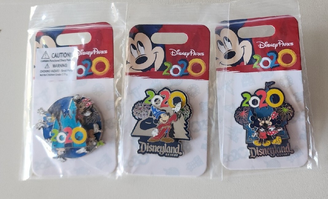 Disneyland Resort 2020 Limited Edition Mickey Mouse Collector\'s Pin Set - NEW