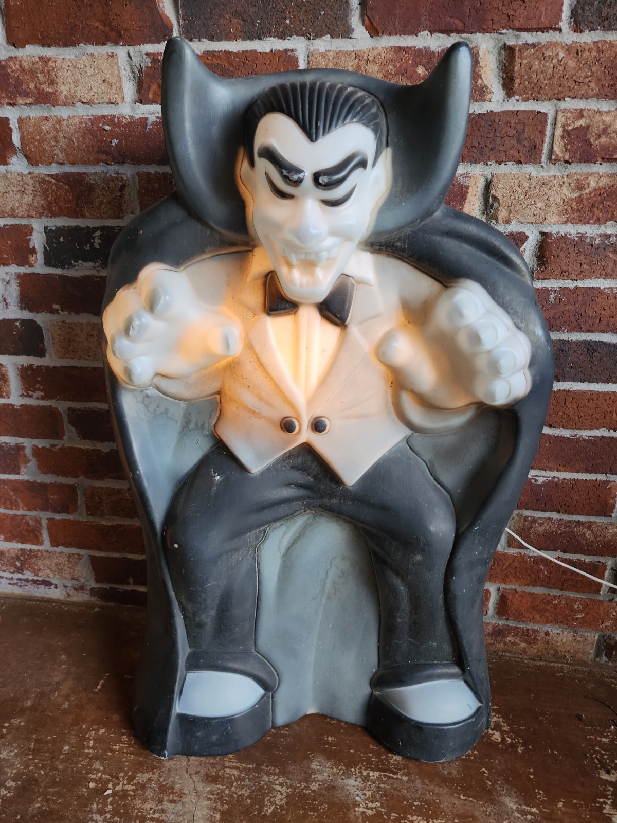VINTAGE EMPIRE  DRACULA 36” HALLOWEEN LIGHTED BLOW MOLD