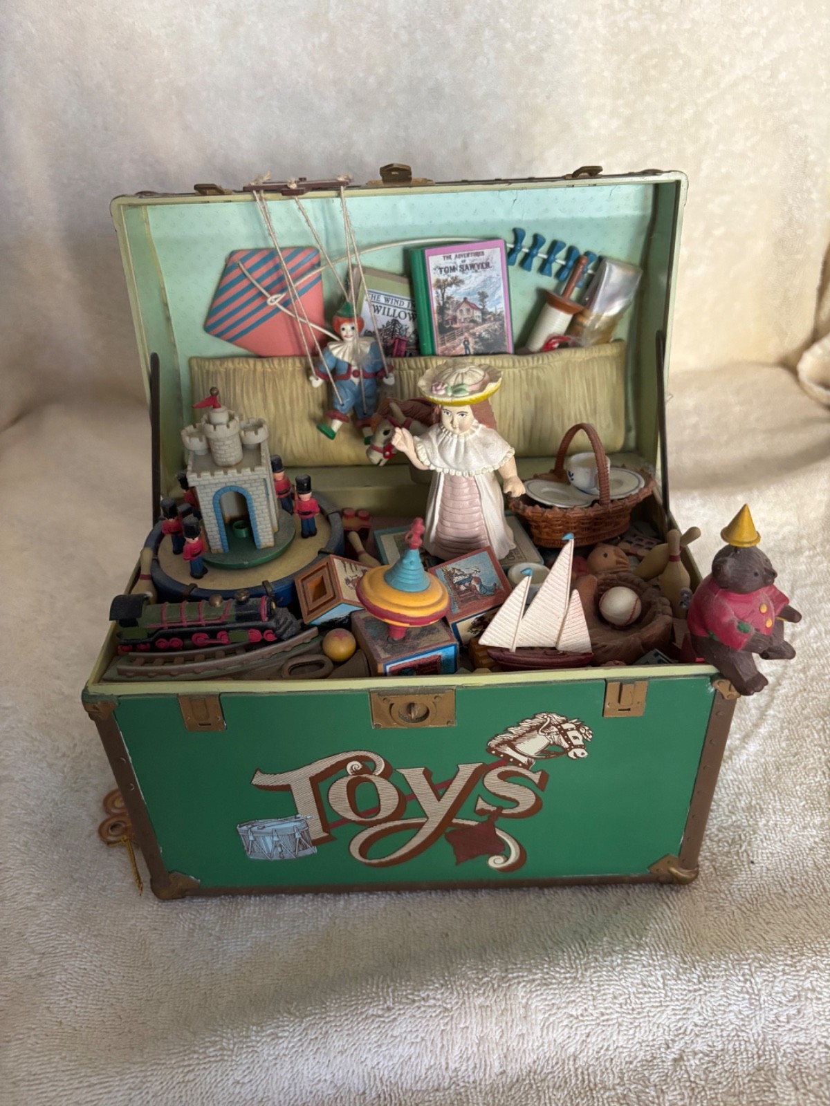 Vintage Enesco 1986 Music Box \