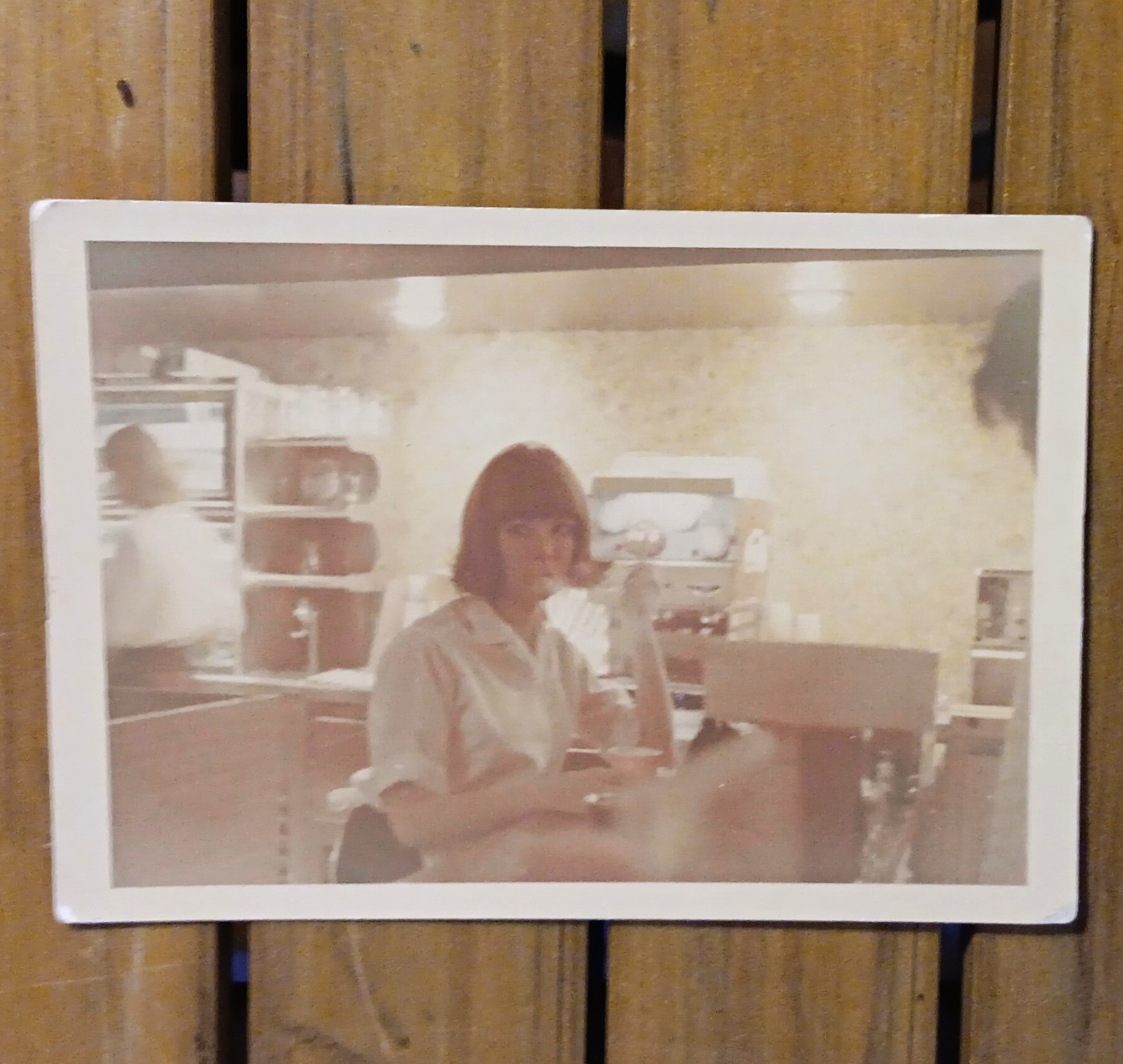 VINTAGE 1960s JERSEY SHORE WAITRESS IN A BREAK COKE MACHINE IN BACKGROUND PHOTO