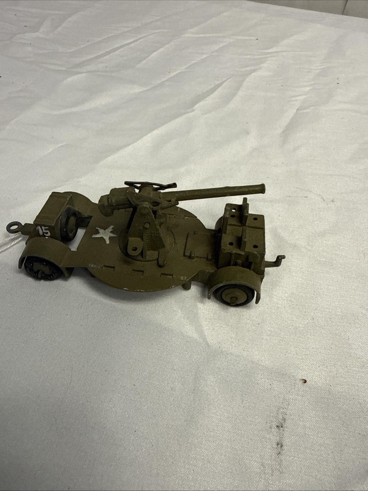 Dinky Toys Meccano Ltd England Military Anti-Aircraft Gun 15 (NB)