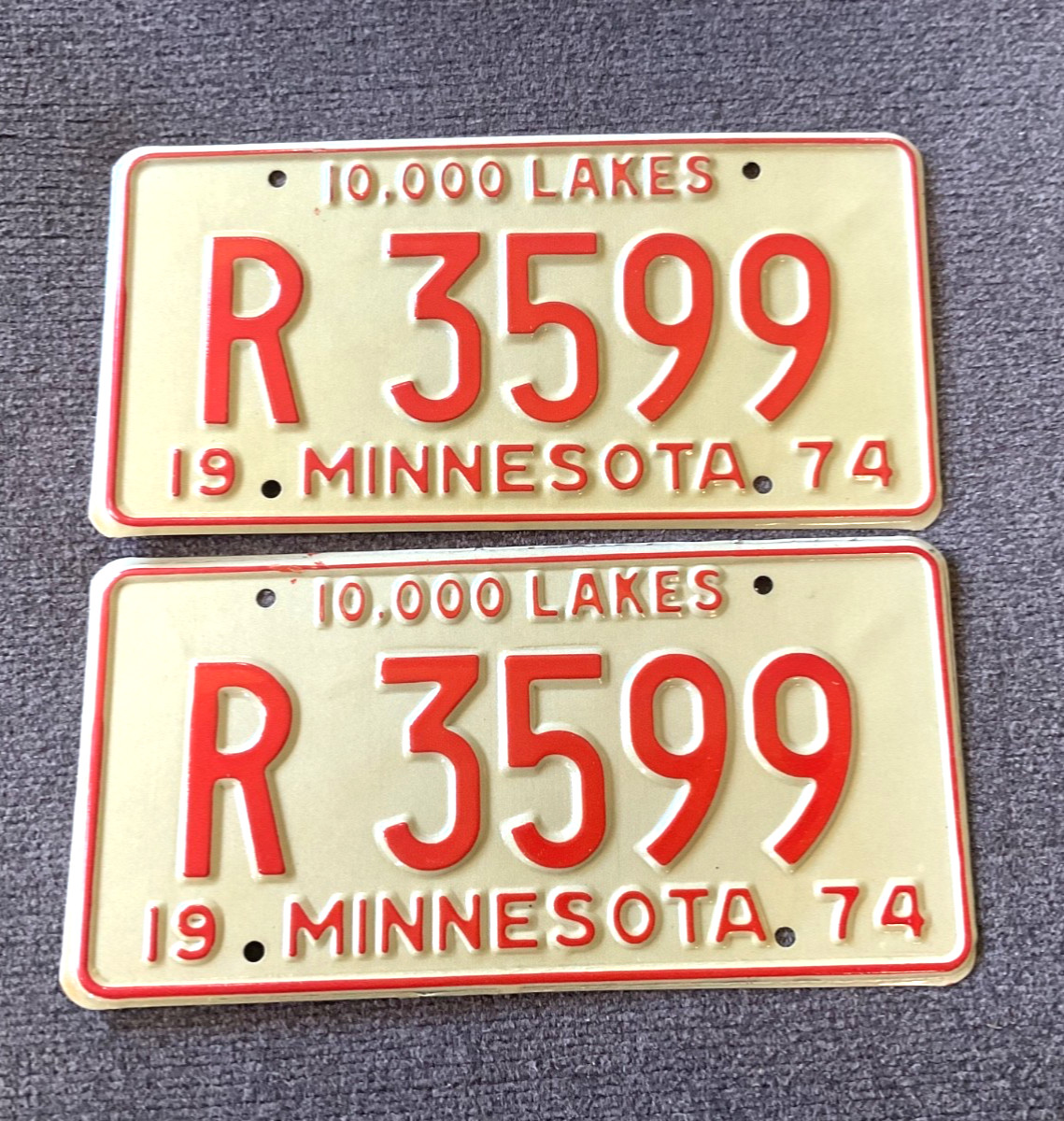 RARE 1974 MINNESOTA R SINGLE LETTER LICENSE PLATE PLATES PAIR ORIGINAL NOS