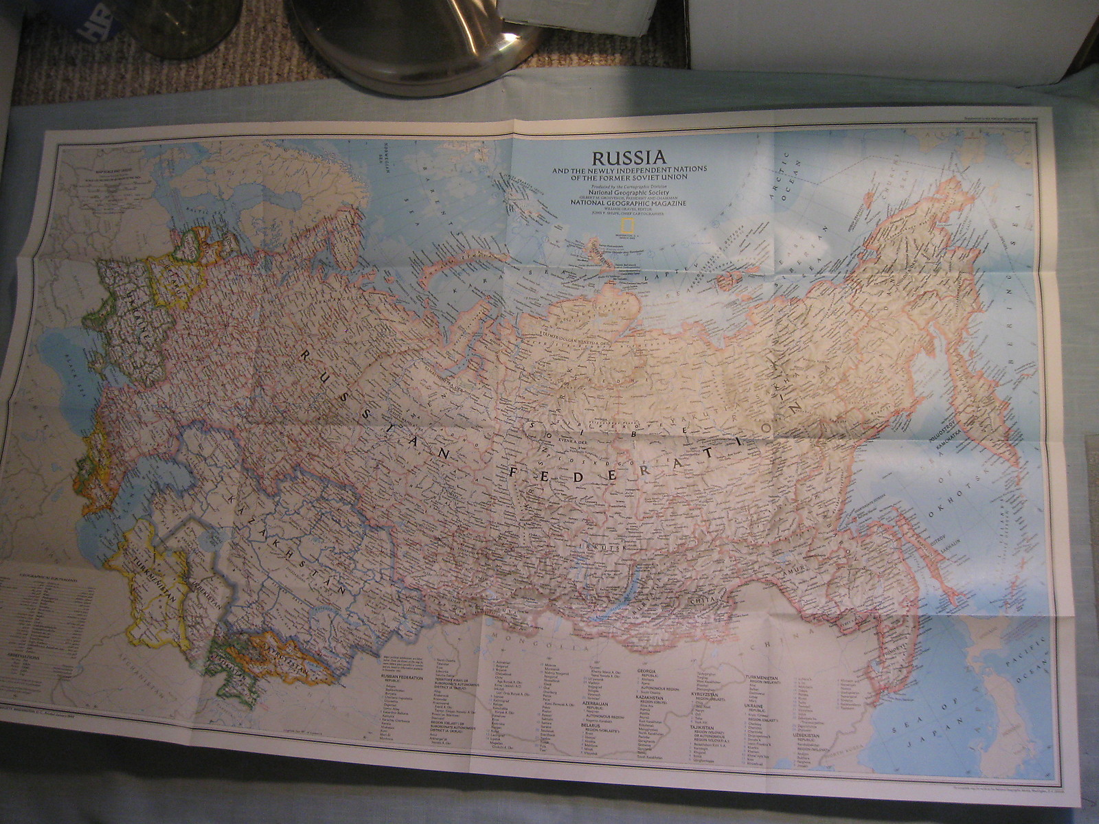 COMMUNISM TO CAPITALISM + RUSSIA SOVIET UNION MAP National Geographic March 1993