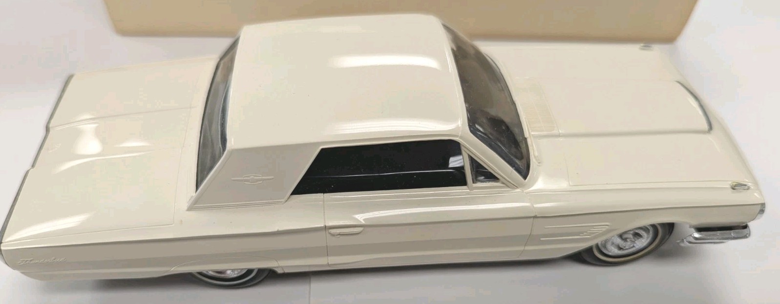 Vintage 1965 Ford Tbird, Cream, Dealer Promo Car, Model NT-11 , AM Radio, Philco