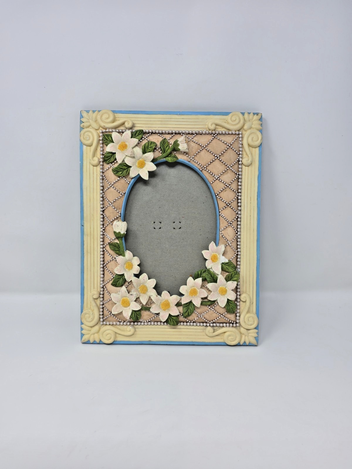 Vintage Victorian Style 3D Resin Floral Picture Frame Oval Photo Daisy Lattice