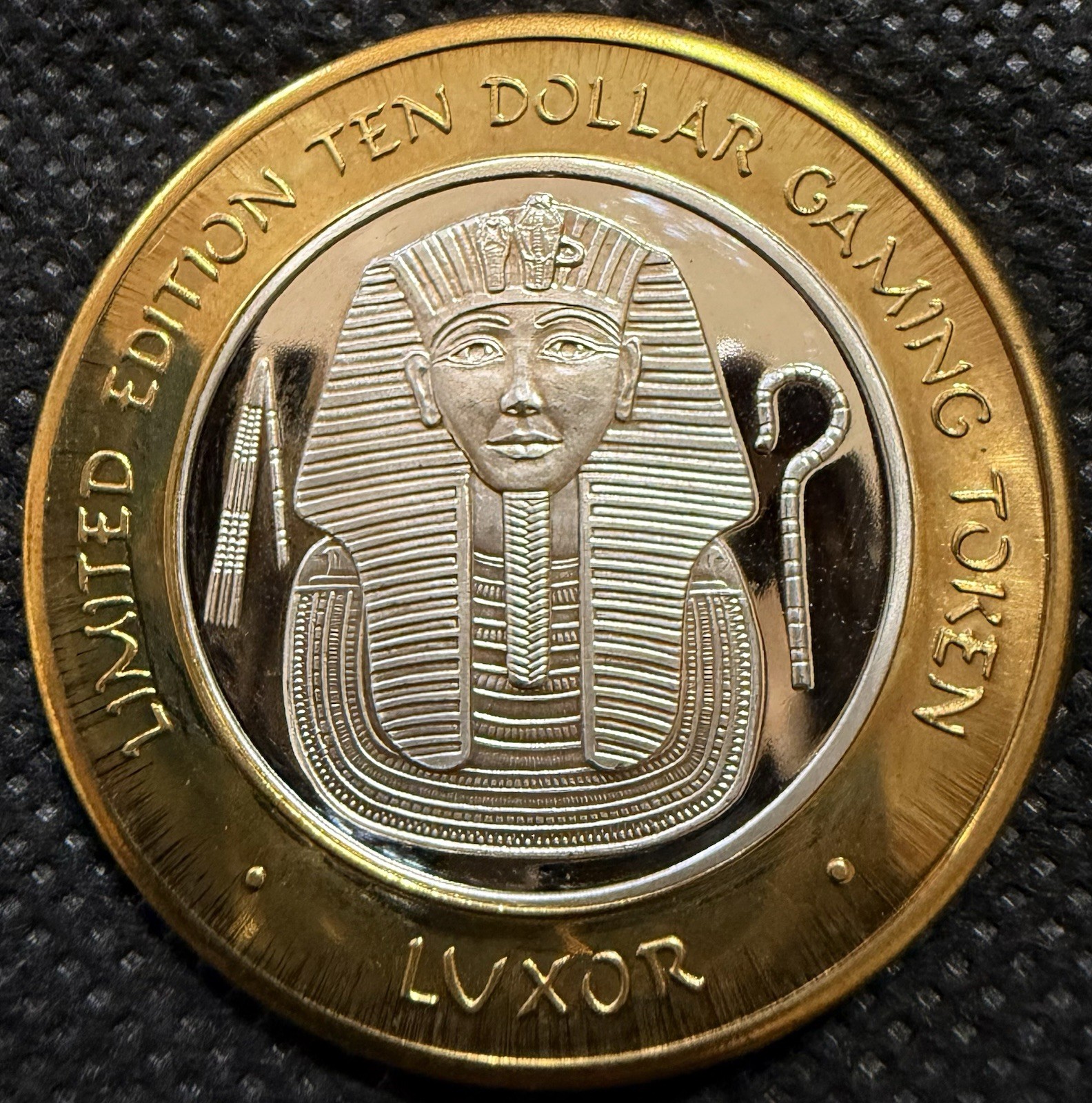 ⭐️LUXOR HOTEL & CASINO Limited Edition 999% .6 Oz Pure Silver Strke Center⭐️