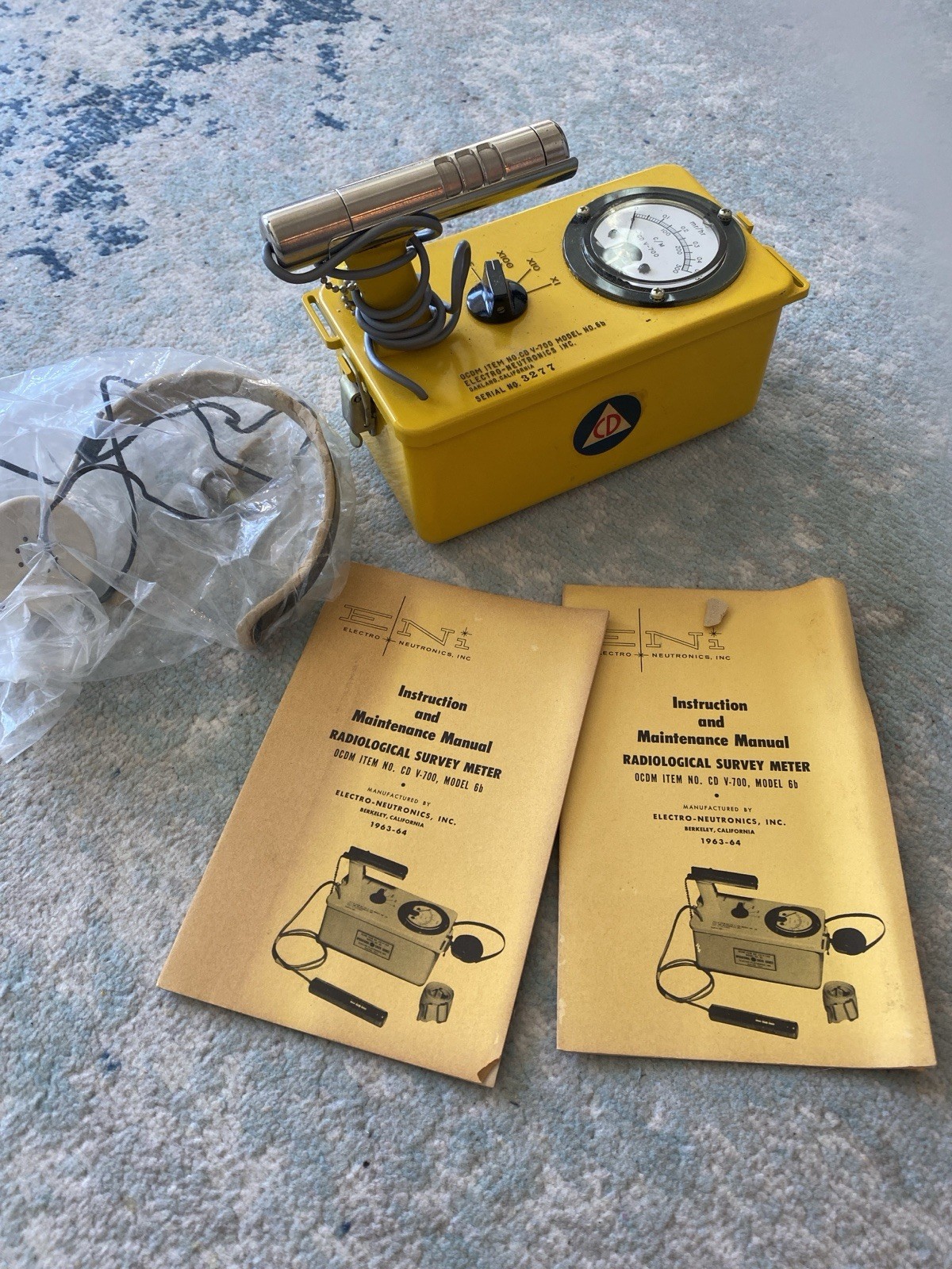 Vintage 1960s Electro Neutronics CD V-700 Radiological Survey Meter Box Papers