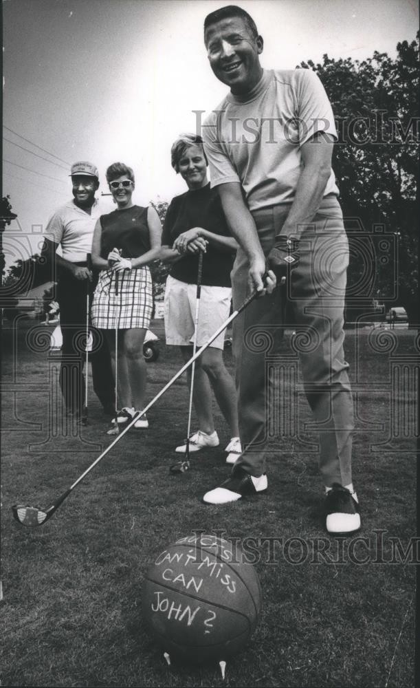 1969 Press Photo Milwaukee Bucks - John Erickson, General Manager Golfing