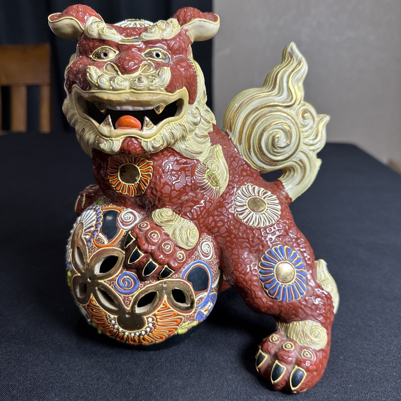 Japanese Kutani Foo Dog Shishi Figurine 9” Raised Designs Porcelain Gold Signed