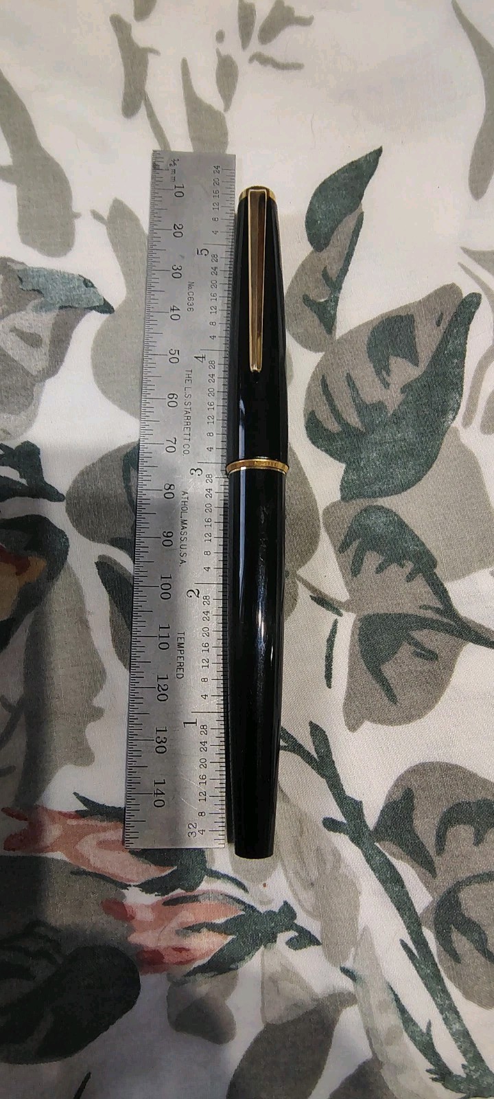 GENUINE MONTBLANC  BLACK RESIN FOUNTAIN PEN FINE 14K GOLD NIB GERMANY