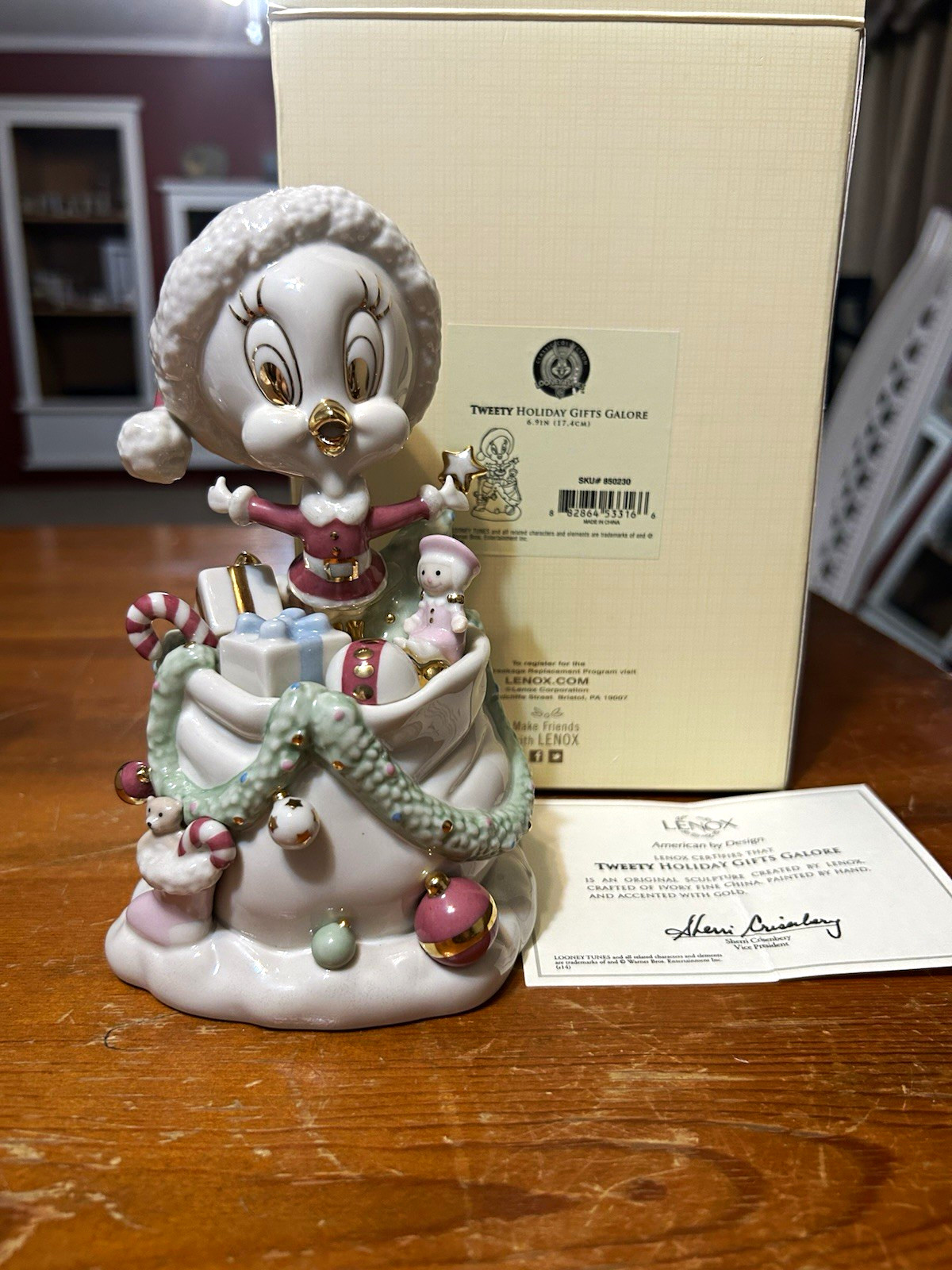 Lenox Looney Tunes Tweety Holiday Gifts Galore Fine China Figurine 6.9\