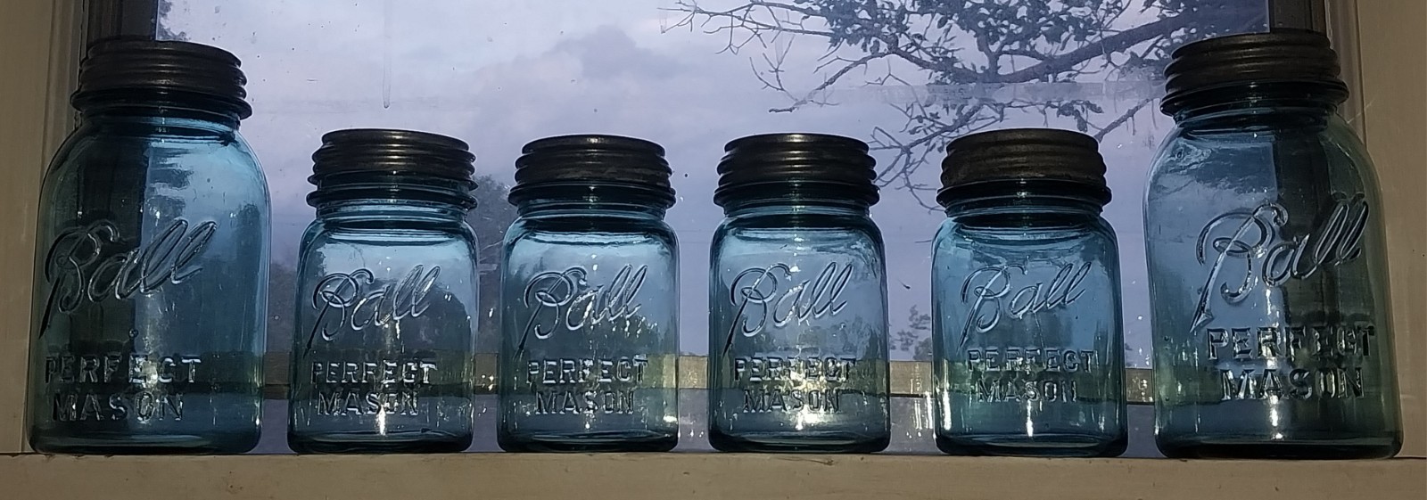 SET / LOT OF 7 ANTIQUE BALL JARS WITH ZINC LIDS