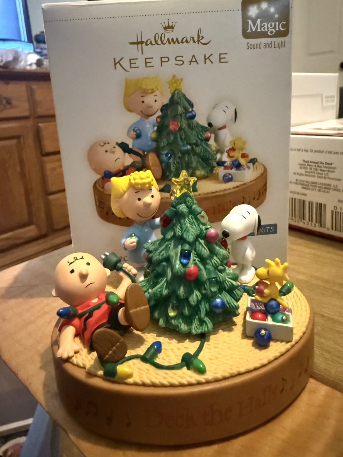 PEANUTS Deck the Halls, Charlie Brown, Sound & Light Hallmark Keepsake 2006 NIB