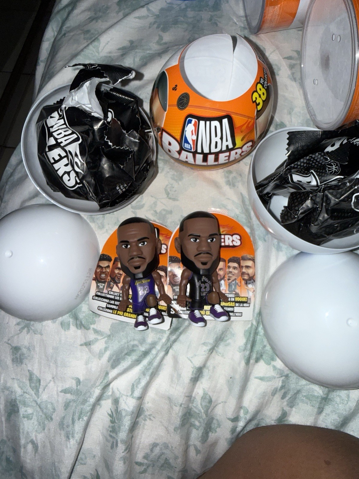 NBA Ballers LeBron James Mini Basketball Collectible Figure Plastic w/ Packaging
